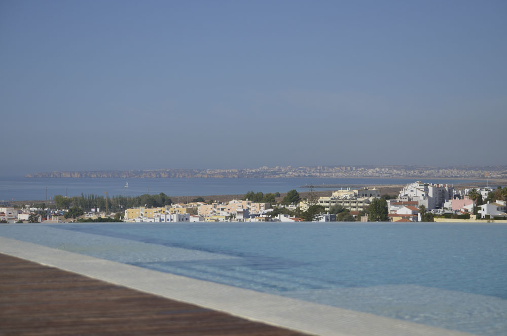 Infinity pool