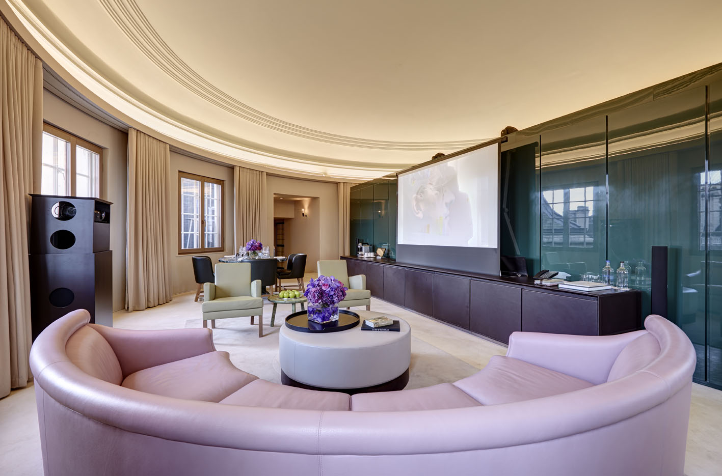 Dome Penthouse - Living Room Screen