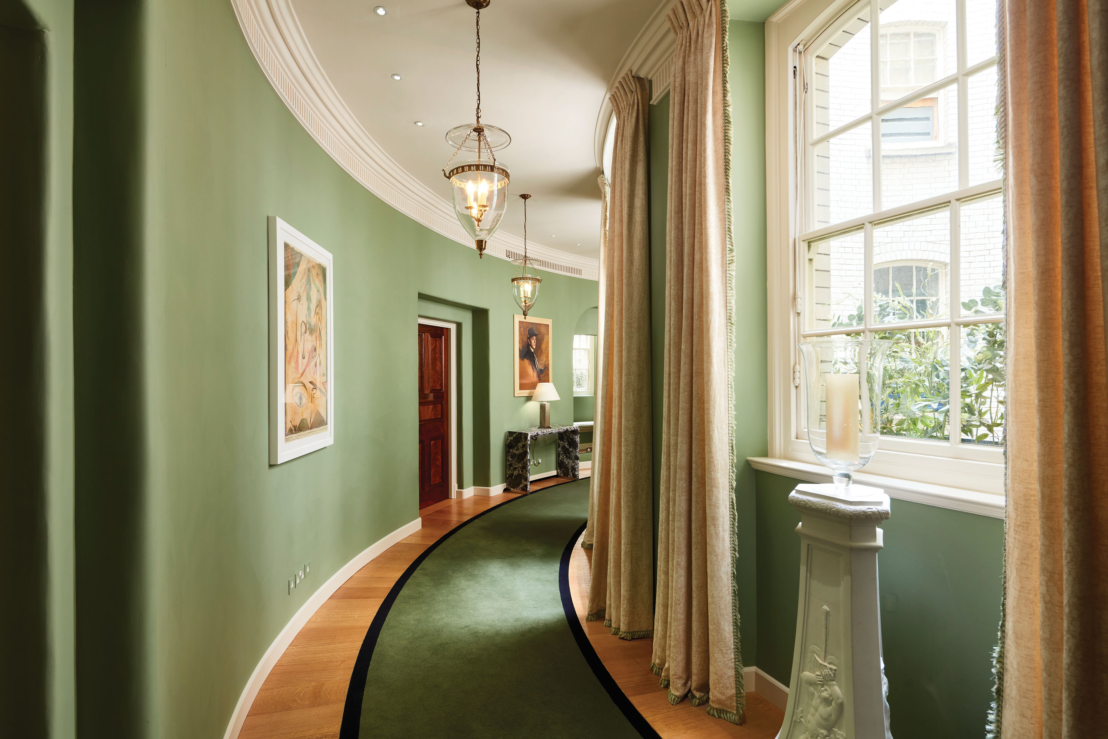 Model Suite Corridor