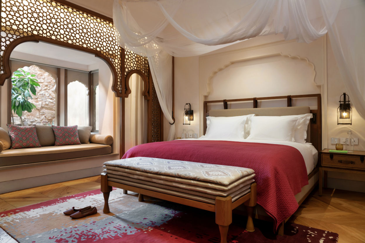 Suites are designed in a contemporary Rajasthani style and offer the utmost privacy and tranquility.