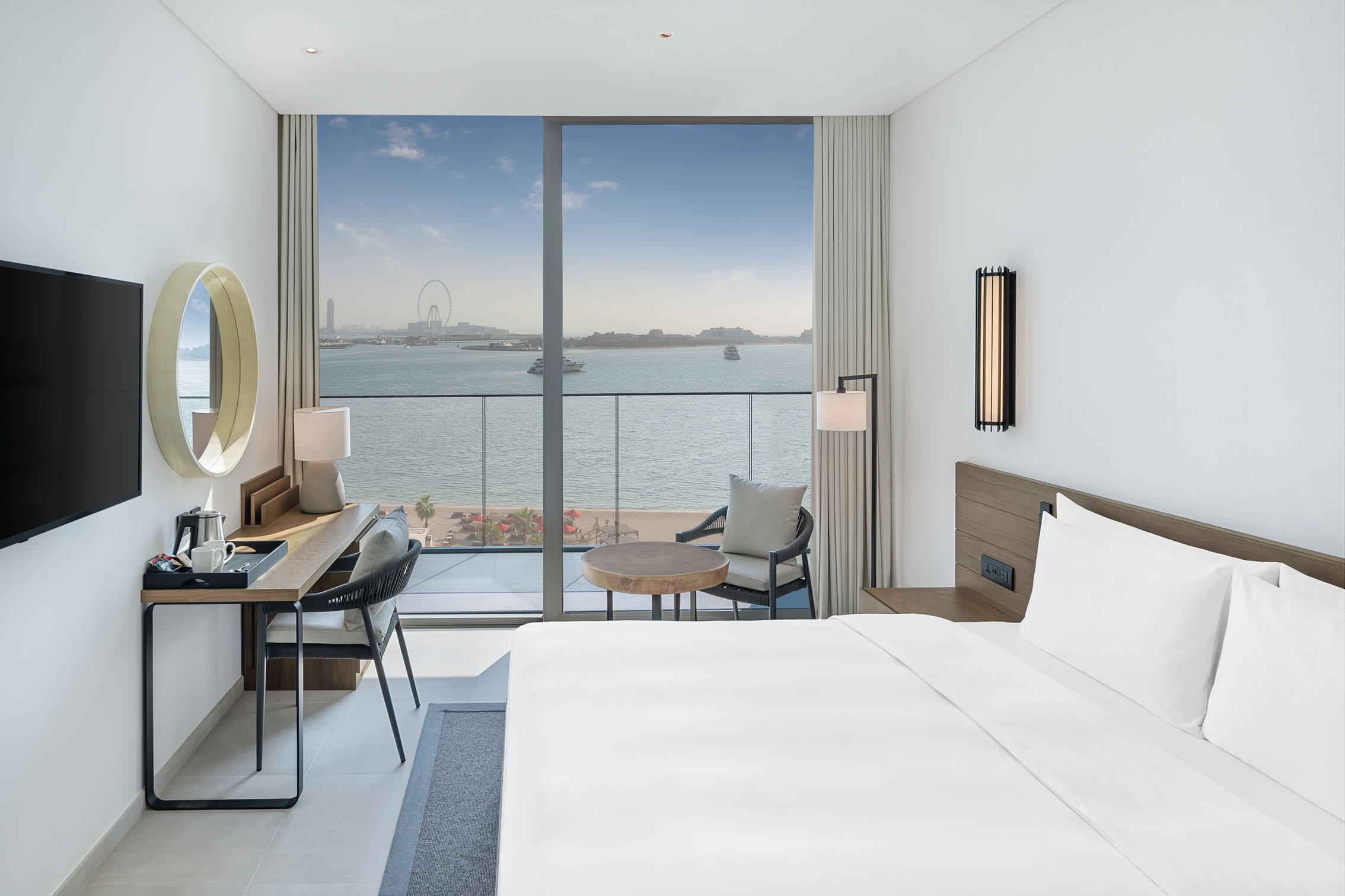 Premium Corner- King Bed Room Sea View.