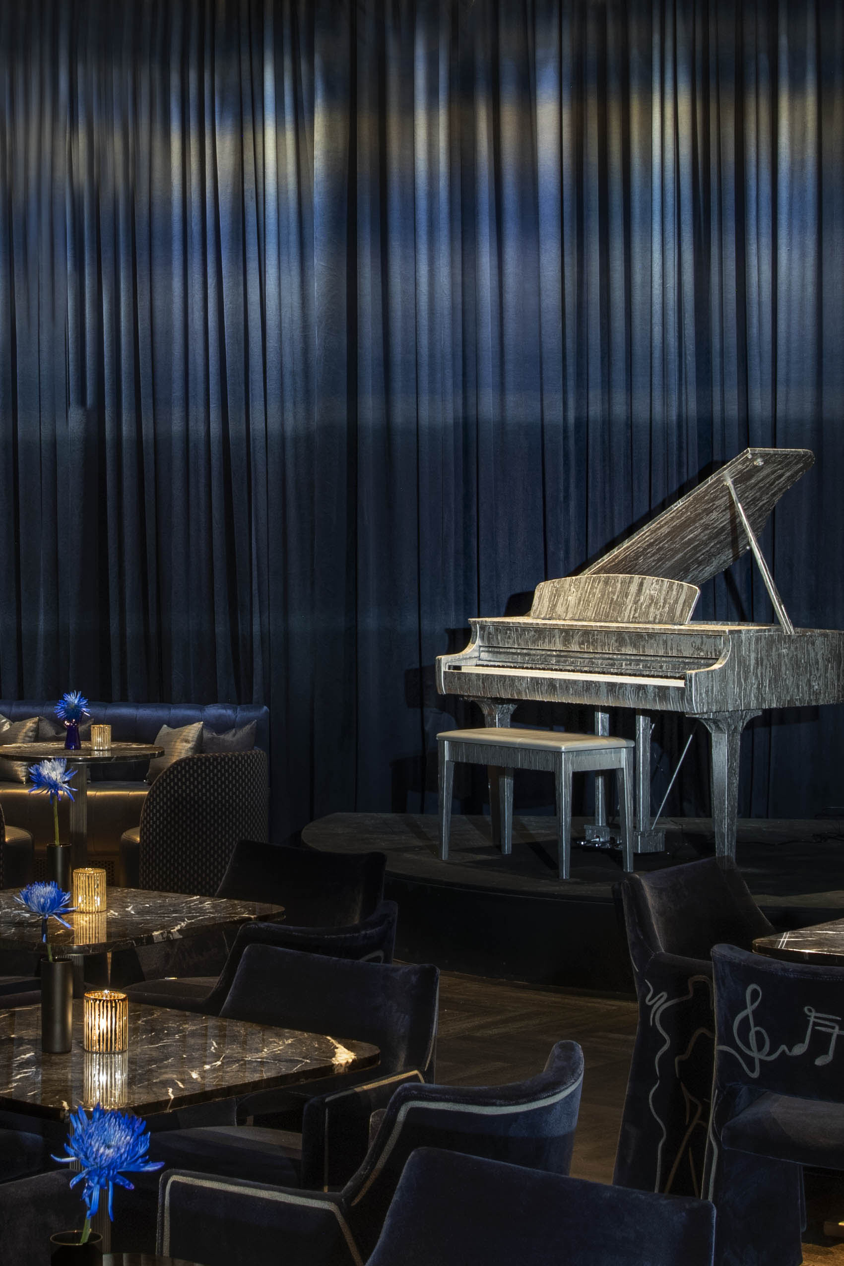Silver lining piano lounge