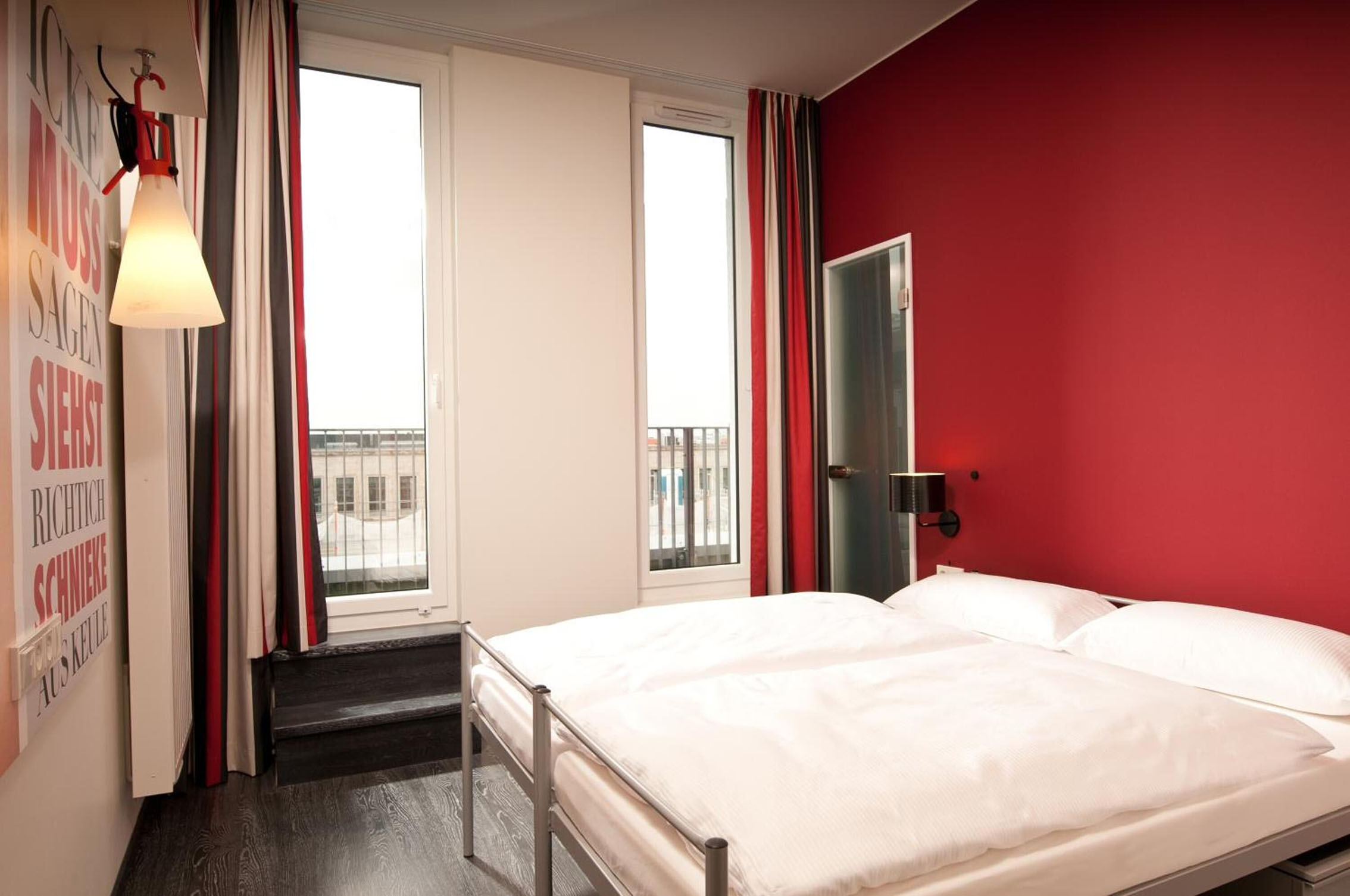 Twin room with private bathroom