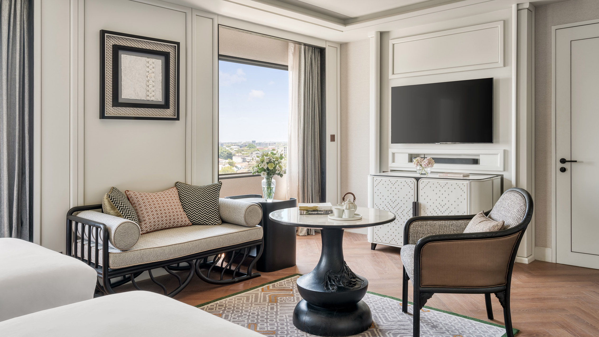 Classic Twin - Living Area City View