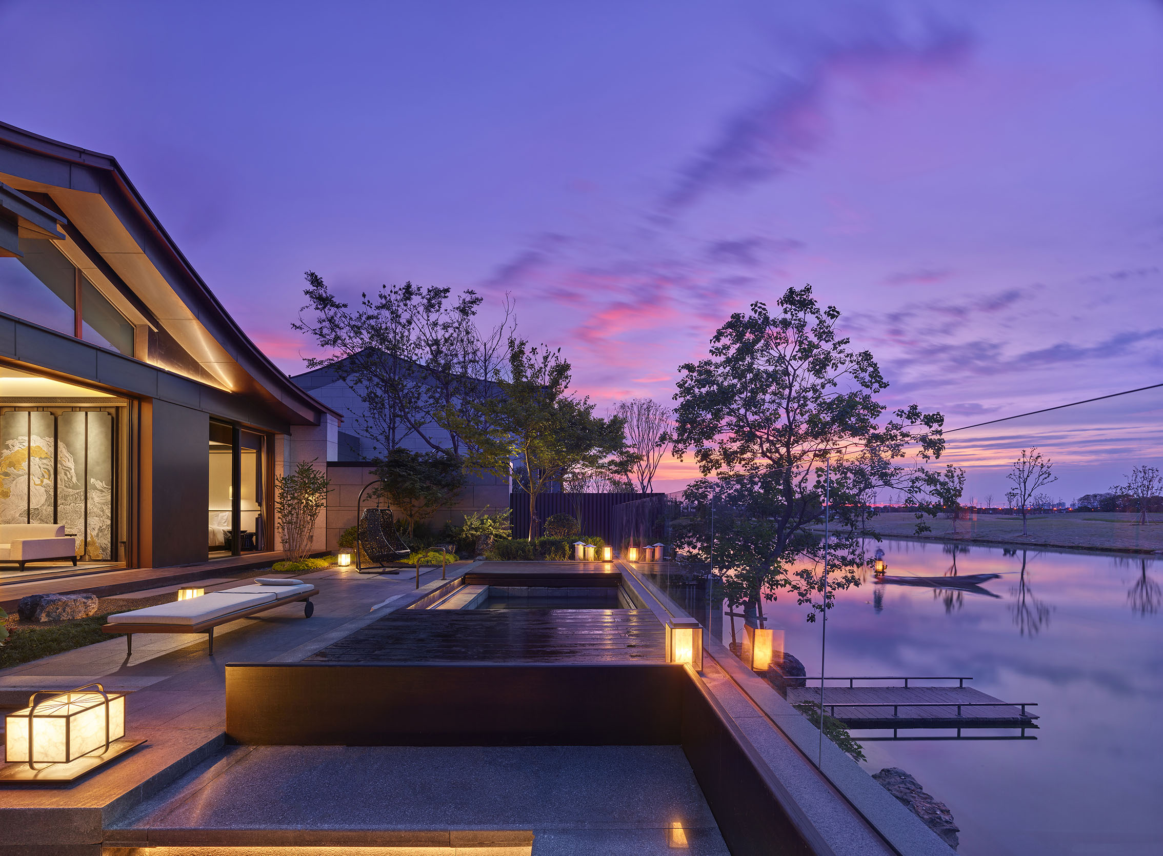 Banyan Tree Yangcheng Lake - Lakefront Two-bedroom Pool Villa - Balcony with Night View