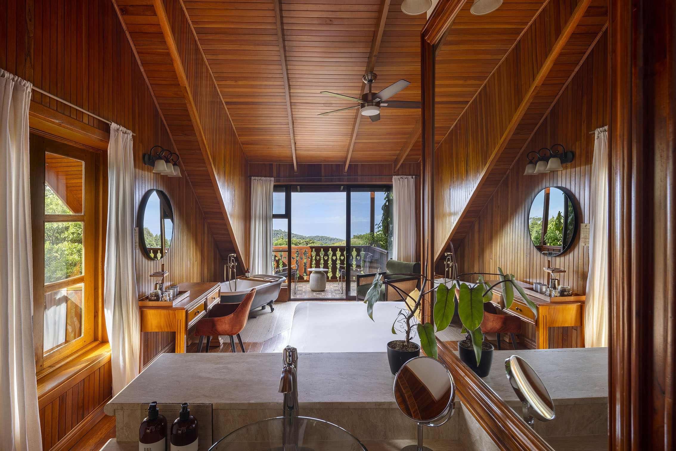 Peninsular Superior room